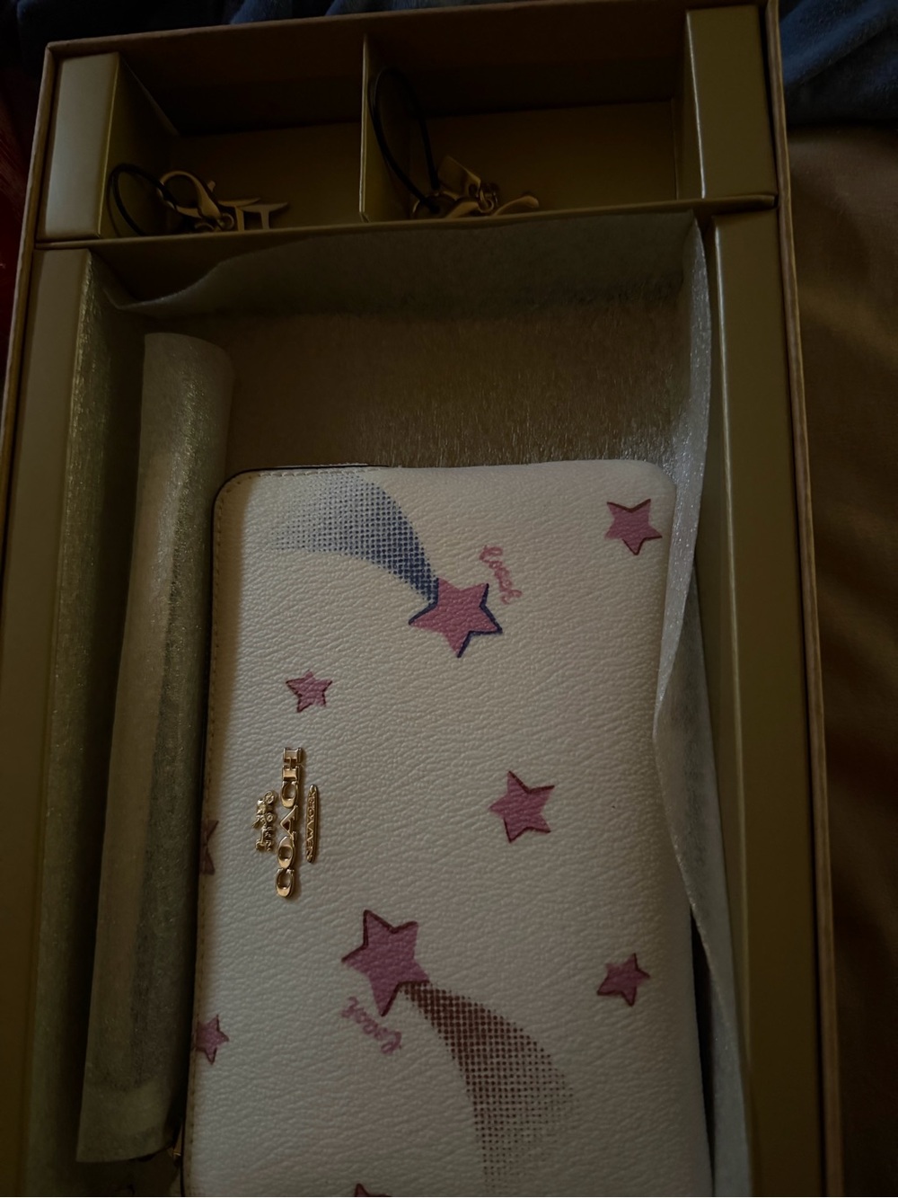 This elegant wristlet comes in a gift box. It has removable charms - Picture 5 of 6